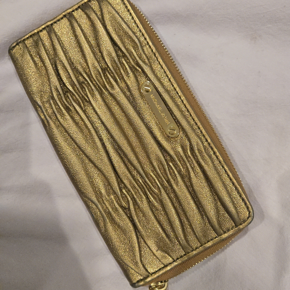 Michark Kors Leather Gold Zip Wallet